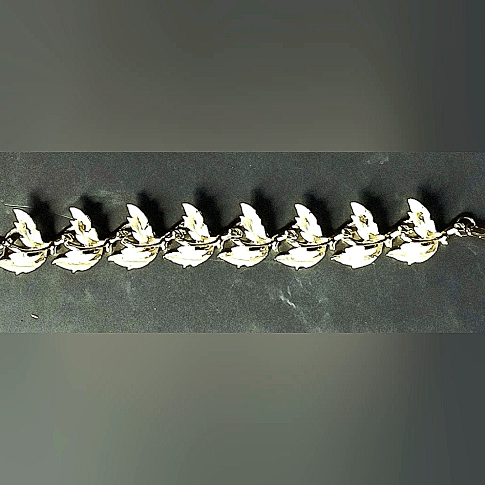 Vintage Gold and White Chain Pattern Bracelet